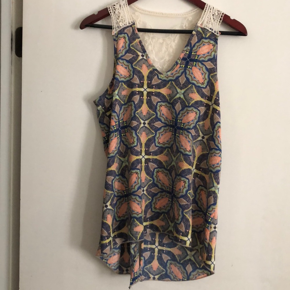 Geometric print top